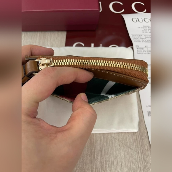 Gucci GG Emblem zip card case - Picture 8 of 12